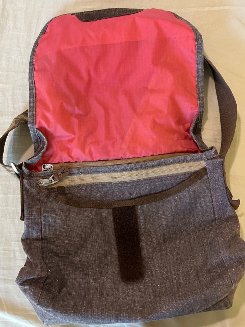 Keen Brown Patterned-Strap Crossbody Bag - Picture 4 of 7